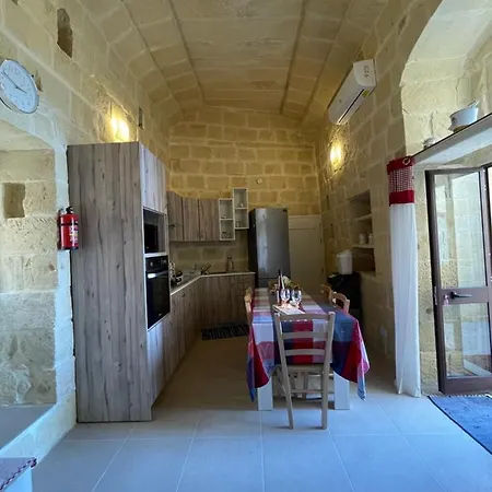 بيت للعطل Taz-zubi Għarb